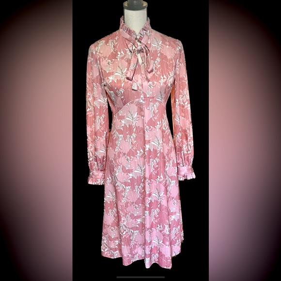 Vintage 1970s Pink Floral Tie Necklace Dress - Picture 1 of 14